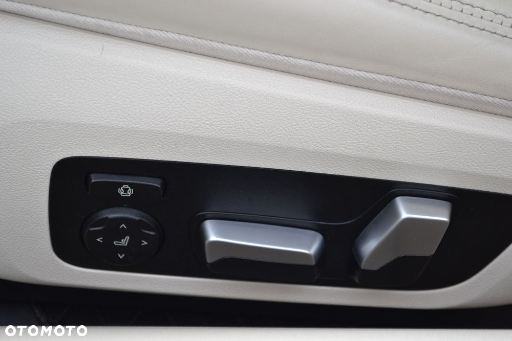 BMW Seria 8 M850i xDrive - 12