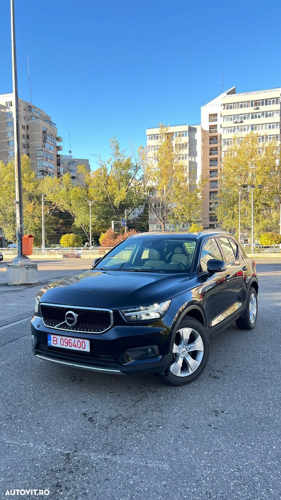 Volvo XC 40 B4 AT8 AWD Mild Hybrid Momentum Pro - 4