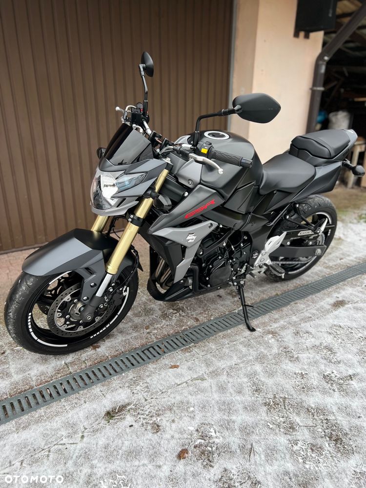 Suzuki GSR - 5