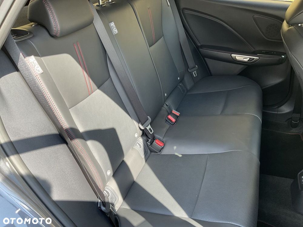 Lexus LBX 1.5 Hybrid Emotion - 13