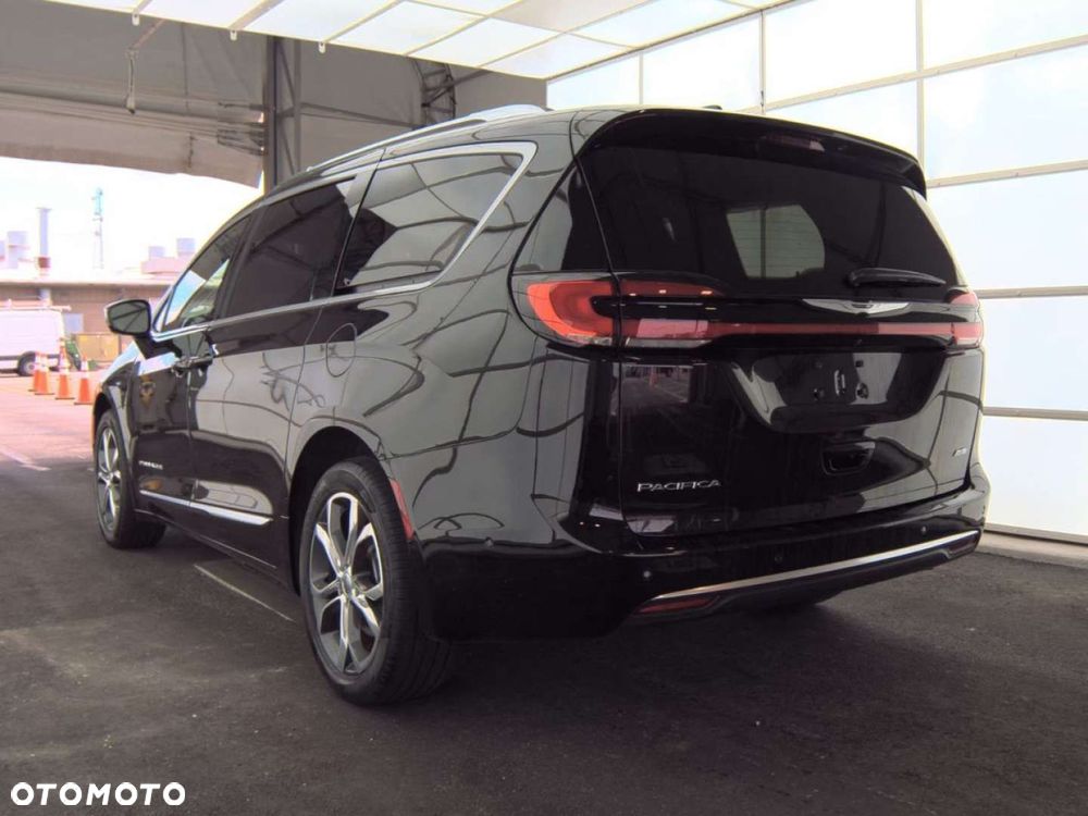 Chrysler Pacifica - 3