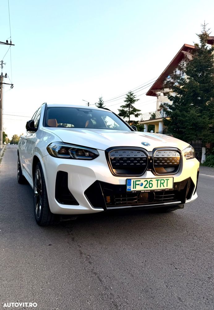 BMW iX3 - 16