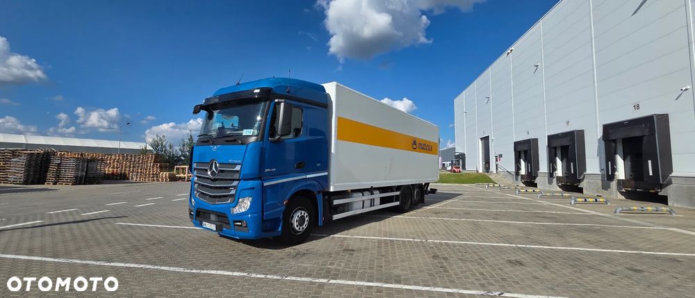 Mercedes-Benz Actros - 1