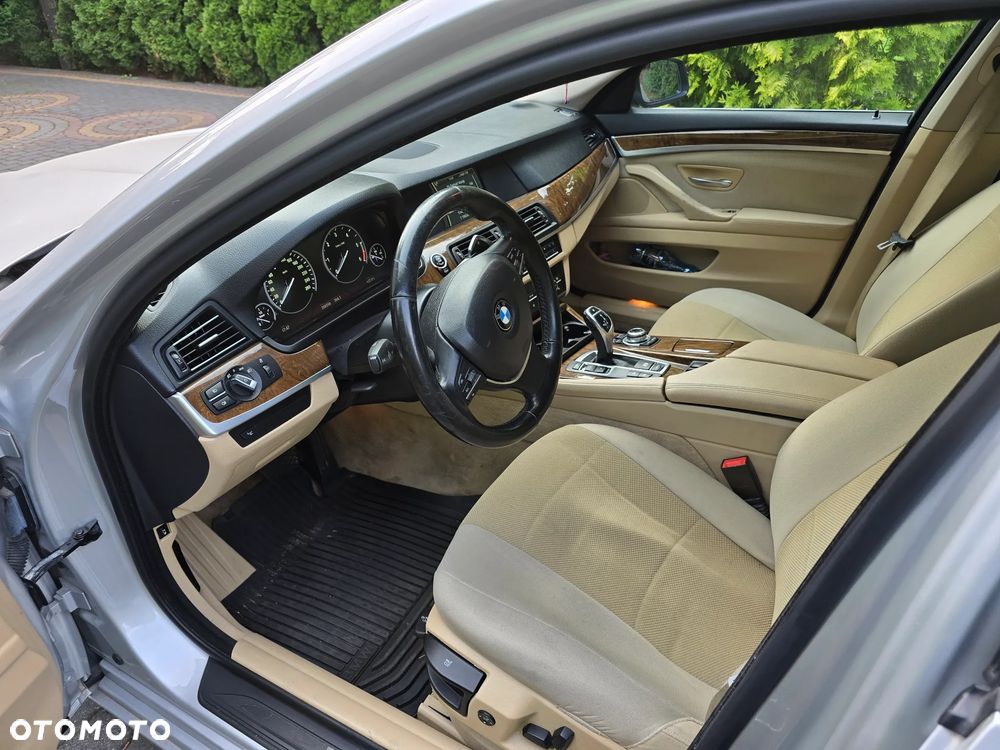 BMW Seria 5 530d xDrive Modern Line - 12