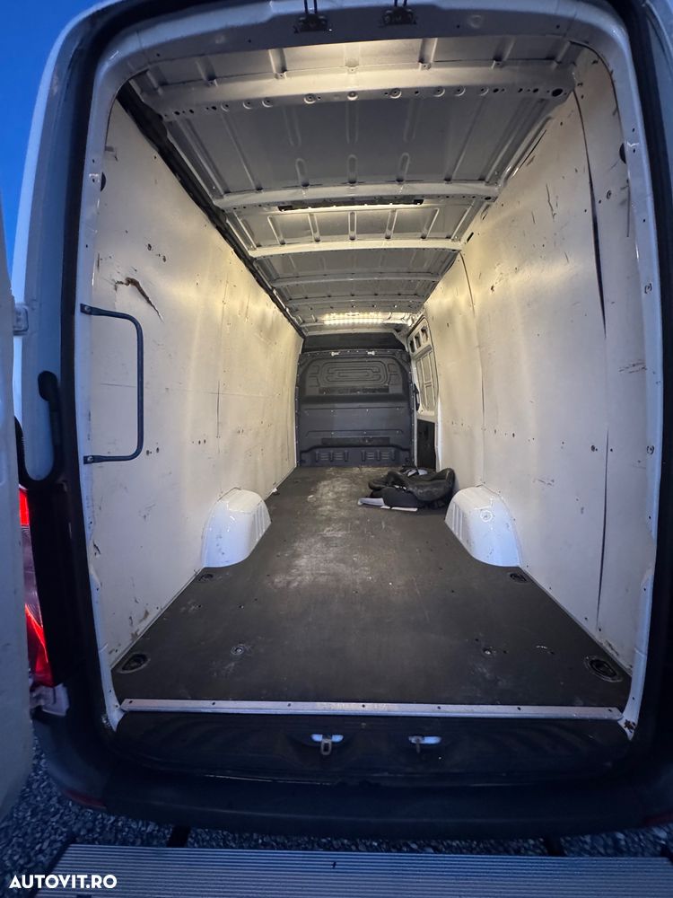 Mercedes-Benz Sprinter - 12