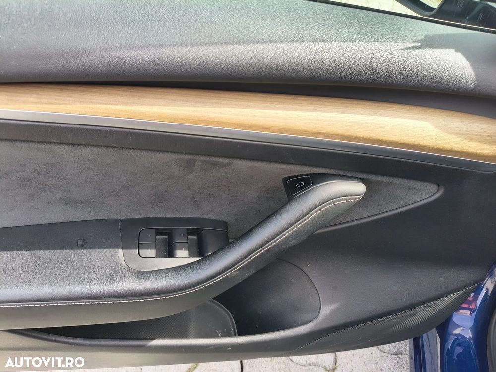 Tesla Model 3 - 7