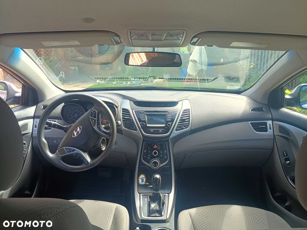 Hyundai Elantra - 5