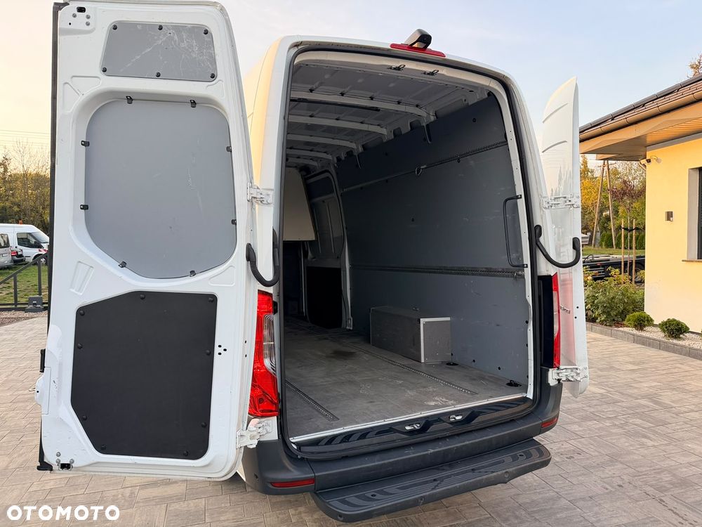 Mercedes-Benz Sprinter - 25