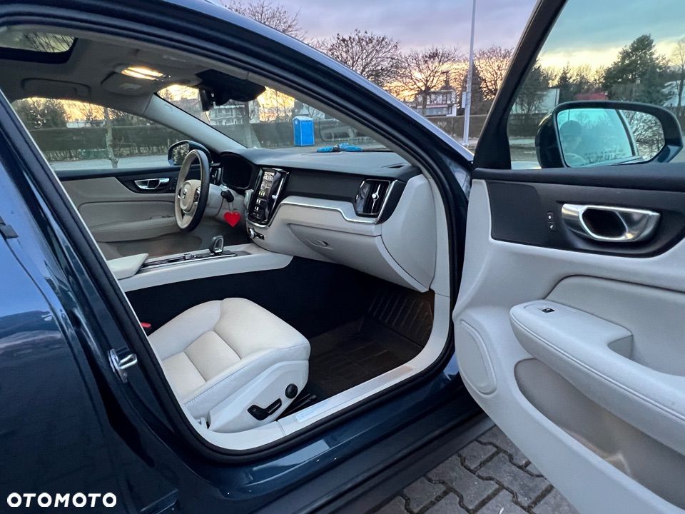 Volvo V60 B5 B AWD Plus Dark - 14
