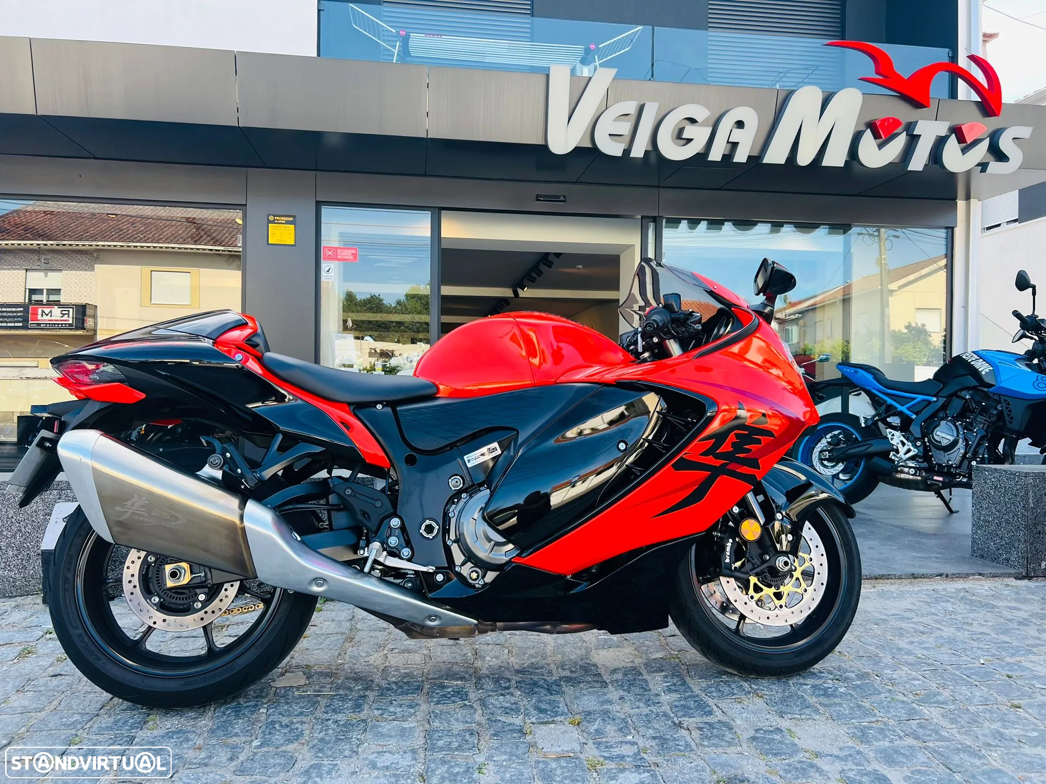 Suzuki GSX-R 1300 HAYABUSA 25th Anniversary Edition - 2