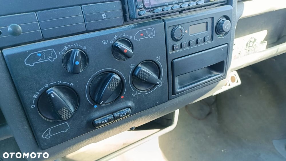 Volkswagen Caravelle - 6