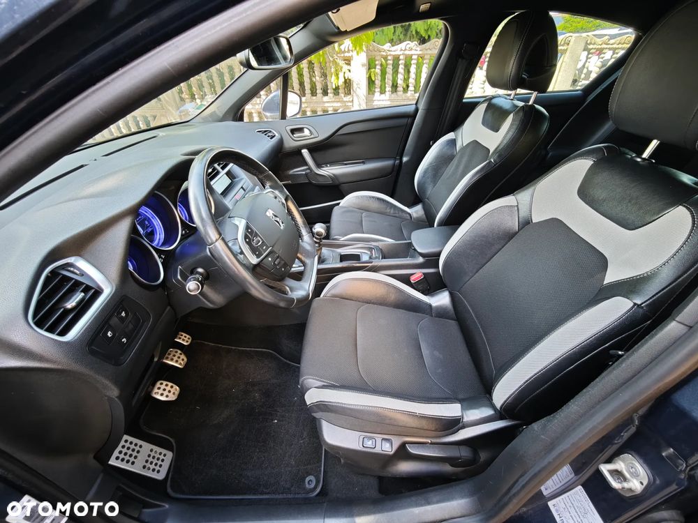 Citroën DS4 e-HDi 110 SoChic - 22