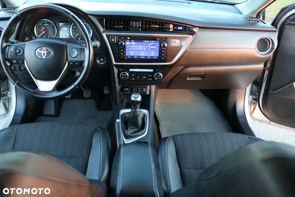Toyota Auris 2.0 D-4D Prestige - 27
