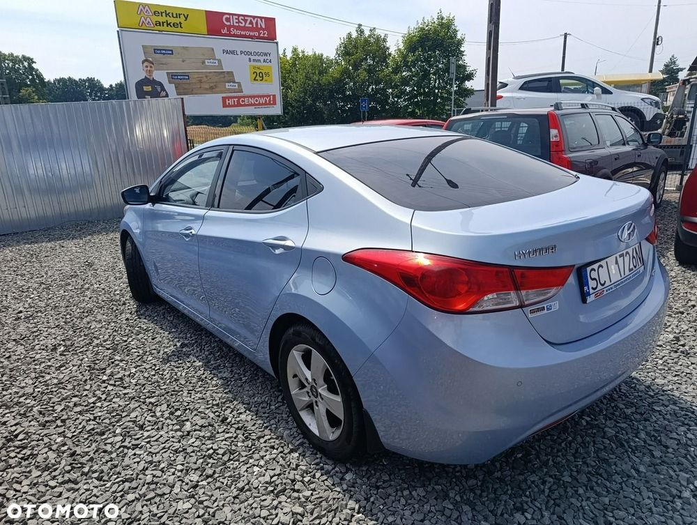 Hyundai Elantra - 3