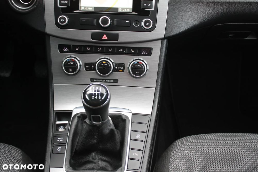 Volkswagen Passat Variant 2.0 Blue TDI SCR Comfortline - 28