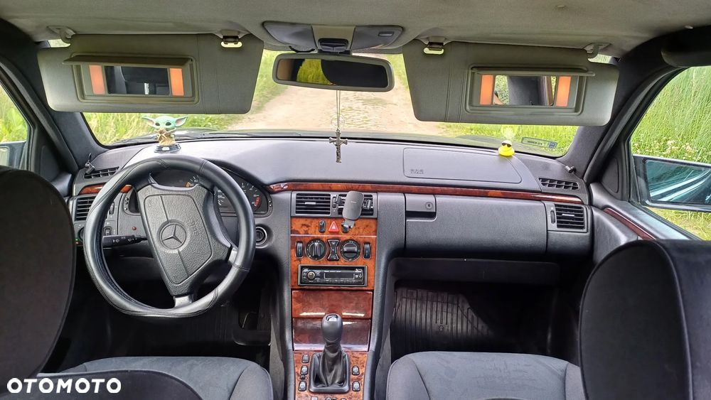 Mercedes-Benz Klasa E 220 D Elegance - 8