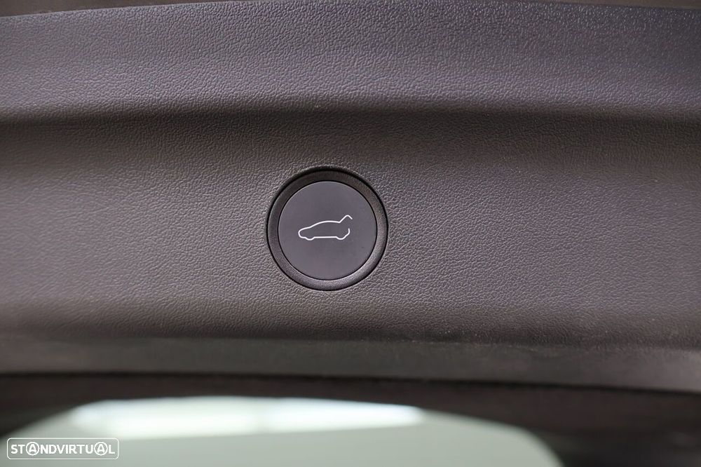 Tesla Model Y Long Range Dual Motor AWD - 33