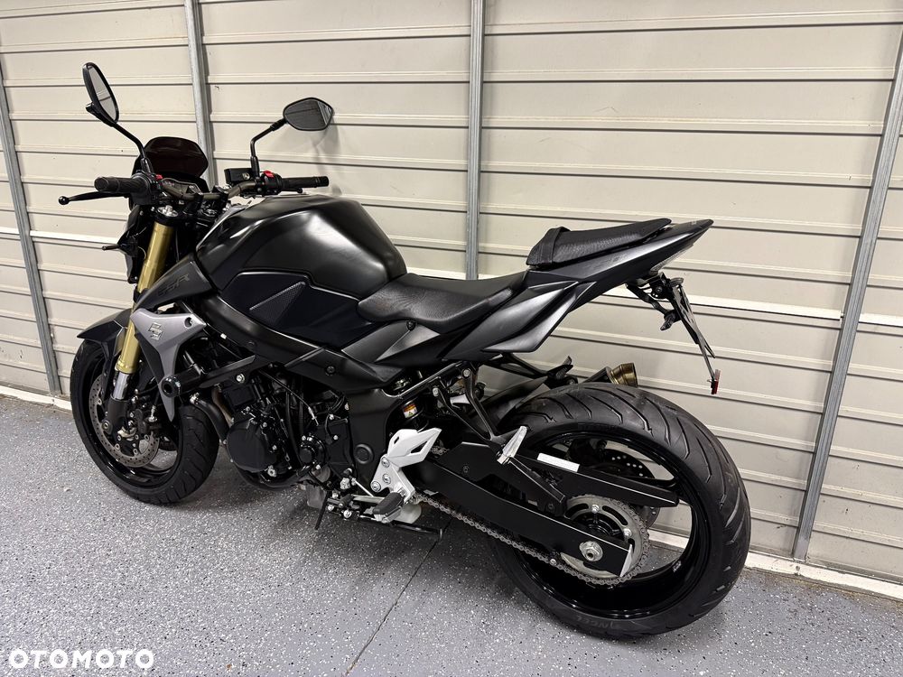 Suzuki GSR - 15
