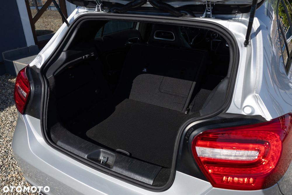 Mercedes-Benz Klasa A 180 (BlueEFFICIENCY) 7G-DCT - 39