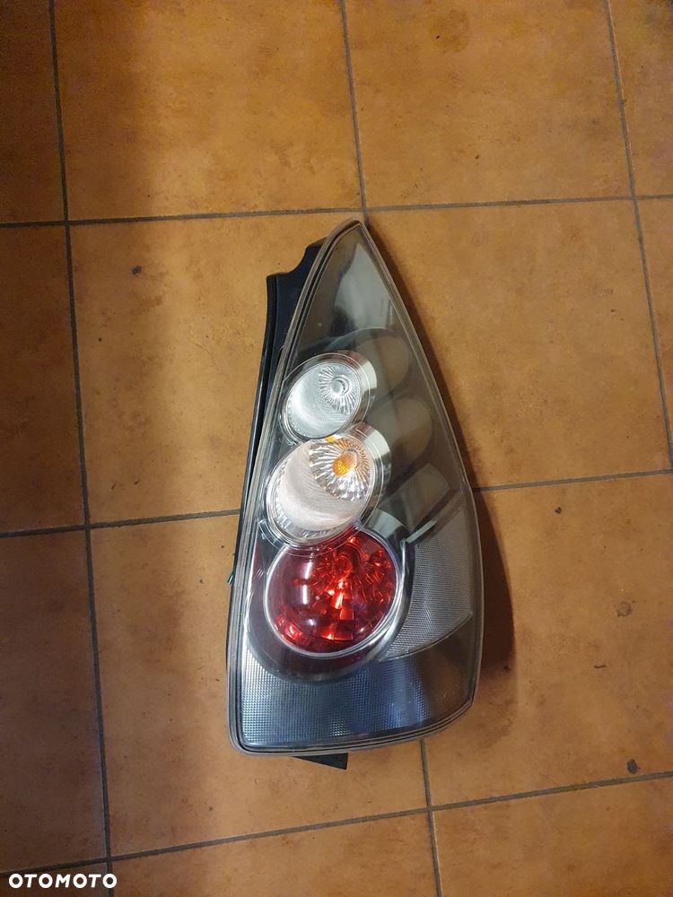 LAMPA PRAWY TYŁ MAZDA 5 SPORT