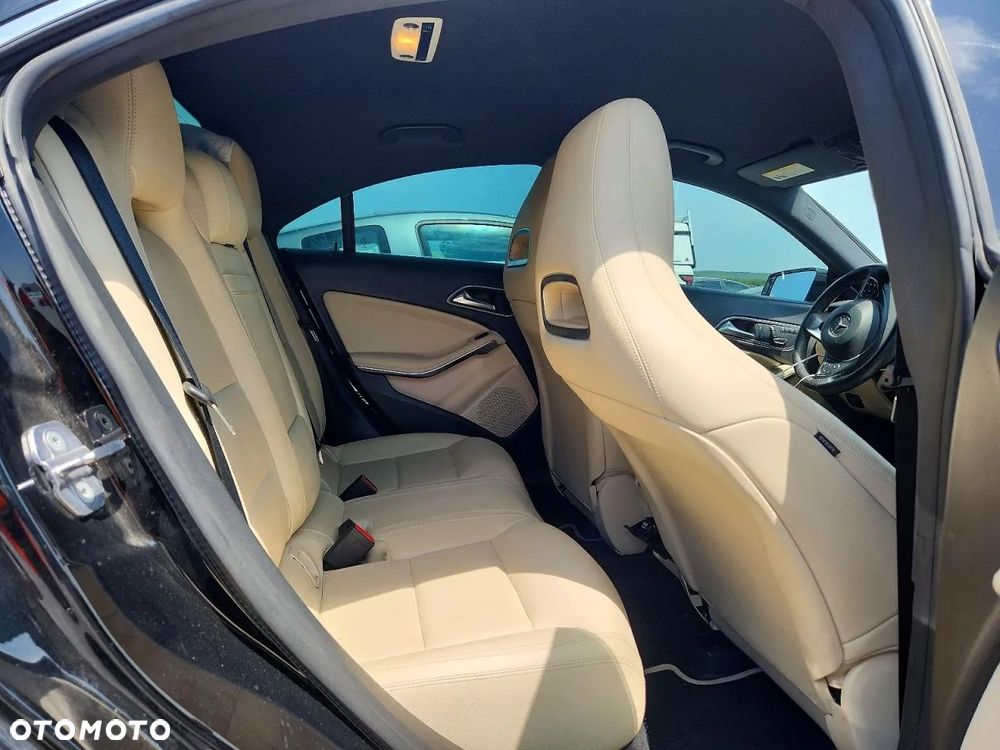 Mercedes-Benz CLA 250 4Matic 7G-DCT - 9