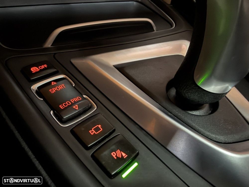 BMW 330 e iPerformance Pack M - 21