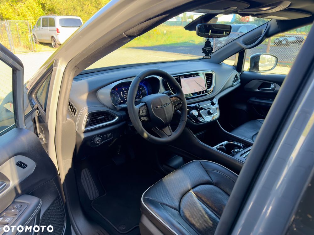 Chrysler Pacifica - 20