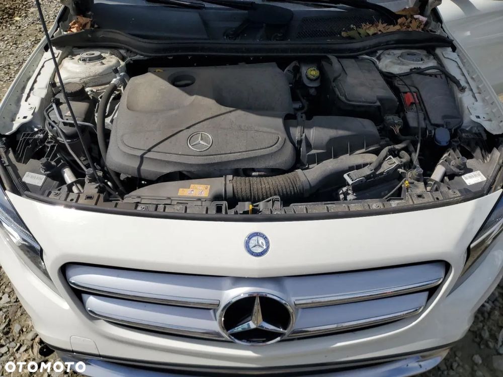 Mercedes-Benz GLA - 12