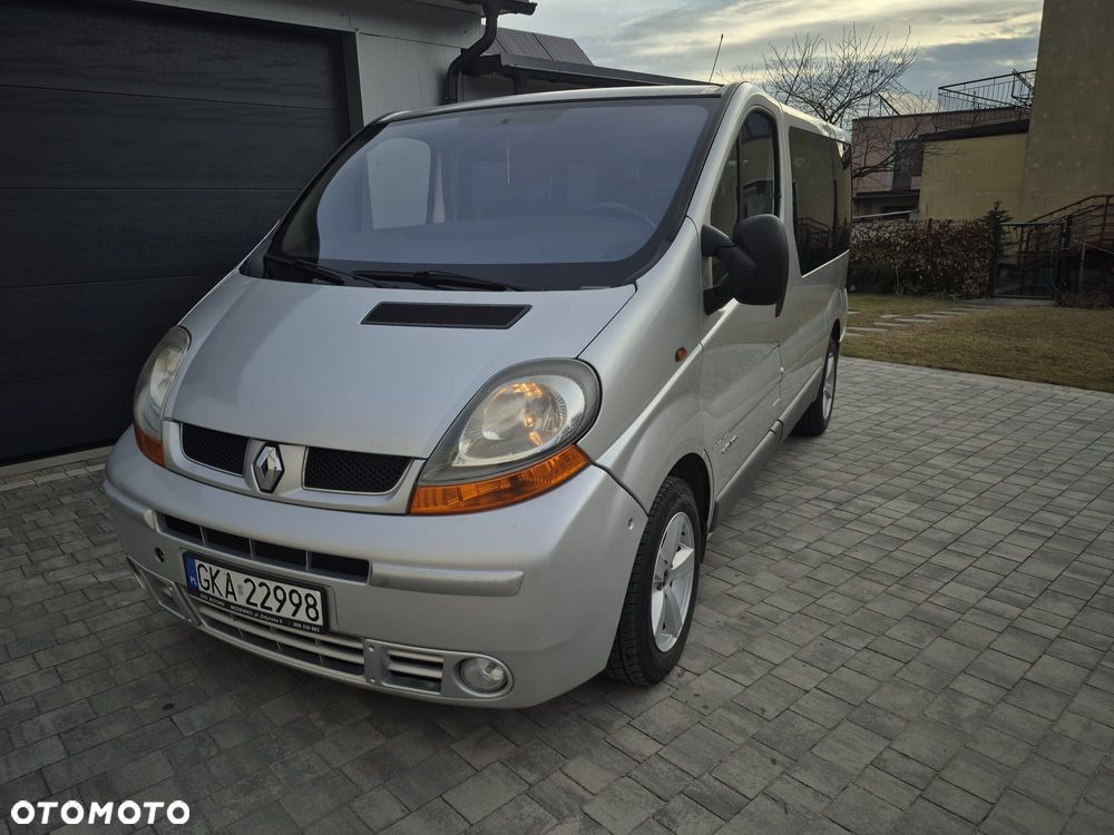 Renault Trafic Passenger - 1