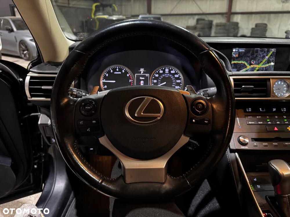 Lexus IS 200t Prestige - 9