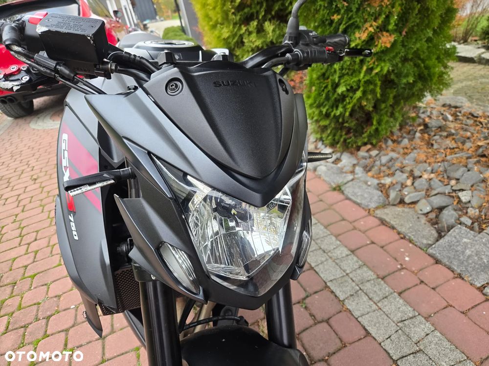 Suzuki GSX - 21