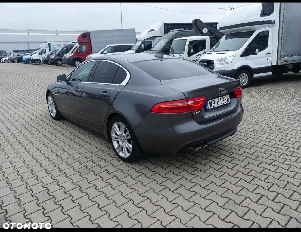 Jaguar XE 2.0 D Prestige - 2