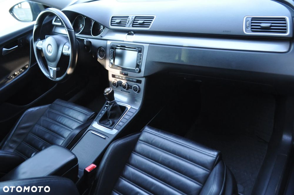 Volkswagen Passat 2.0 TDI DPF Highline - 17