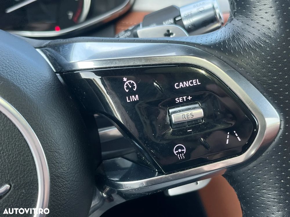 Jaguar F-Pace 25t AWD R-Sport - 21