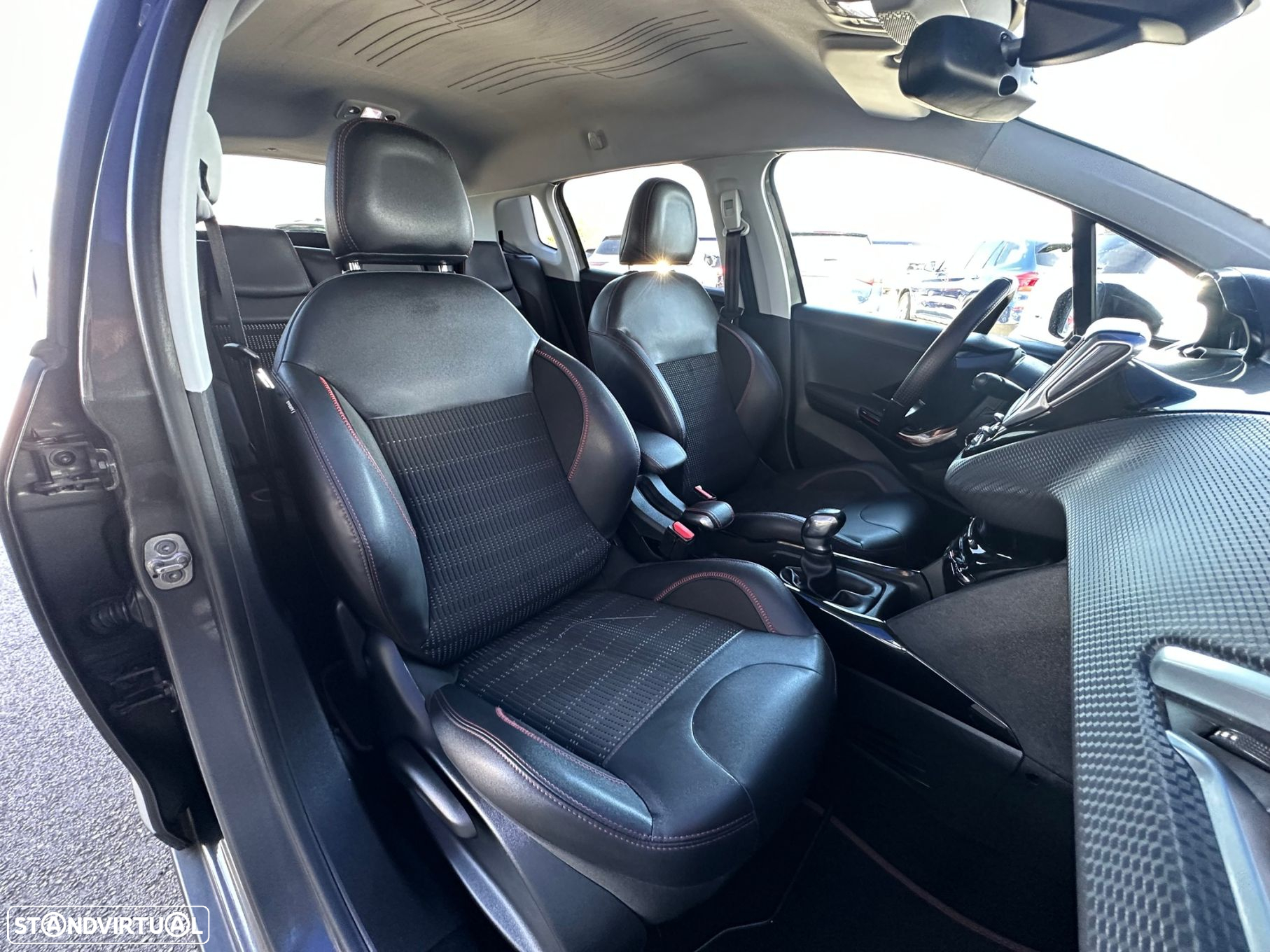 Peugeot 2008 1.2 PureTech GT Line - 4