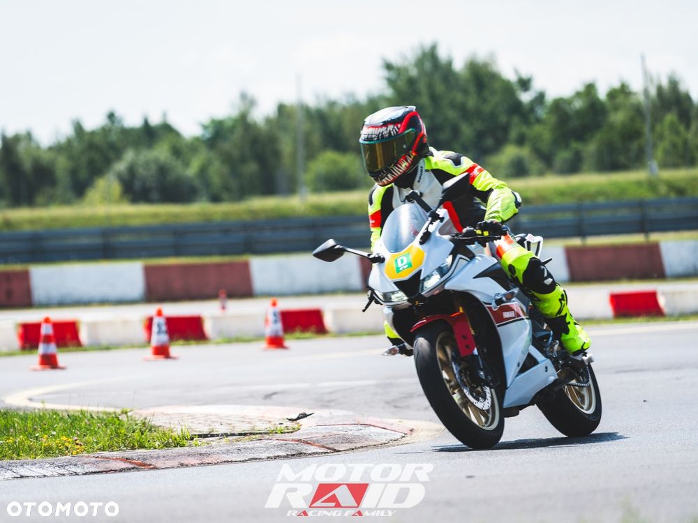 Yamaha YZF - 18