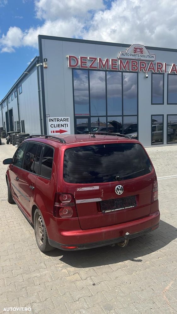 Dezmembram Volkswagen Touran 1.9 BLS din 2009 - 3