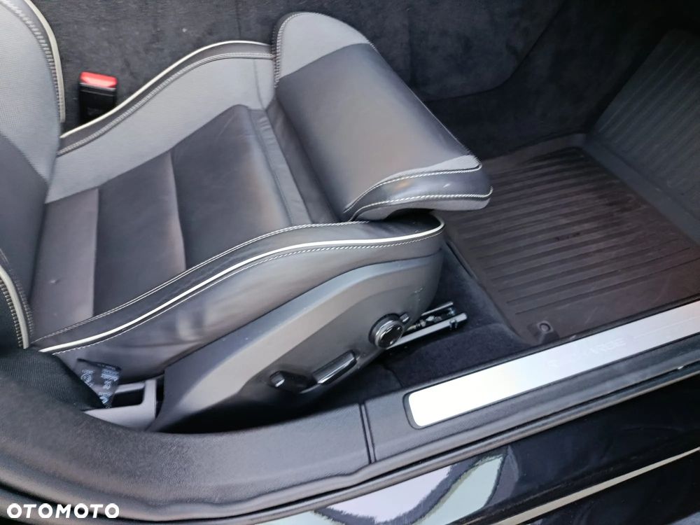 Volvo V60 T8 AWD Plug-In Hybrid Ultimate Dark - 13