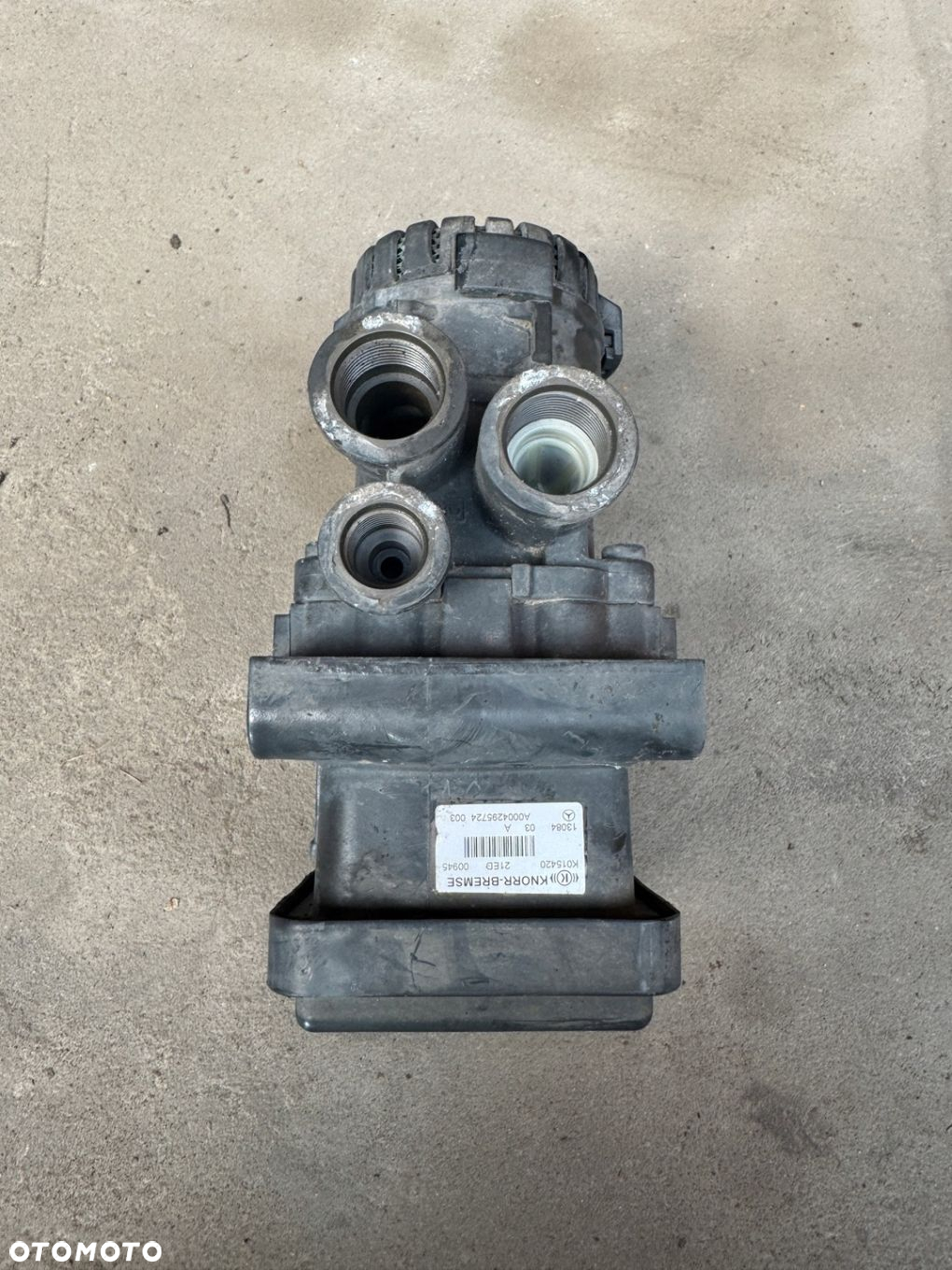 ZAWÓR EBS ABS MERCEDES ACTROS MP 4 A0004295724 - 2