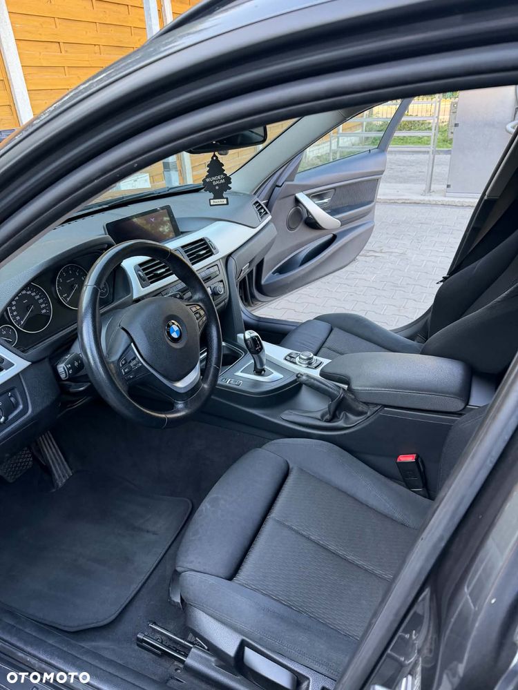 BMW Seria 3 320i xDrive - 7