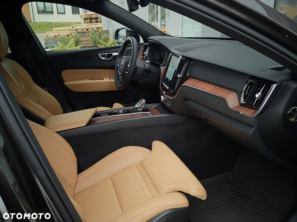 Volvo XC 60 B4 D AWD Plus Dark - 22