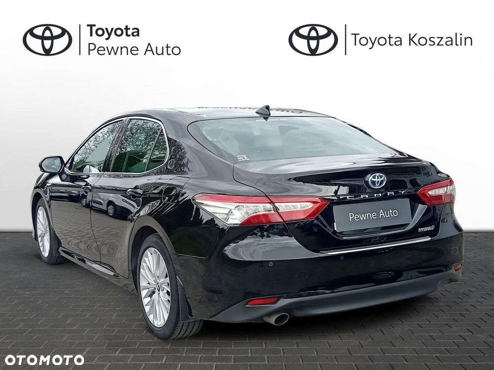 Toyota Camry 2.5 Hybrid Executive CVT - 2