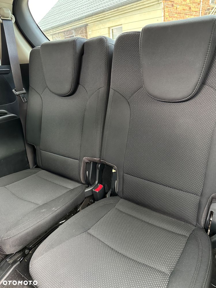 Kia Carens - 14