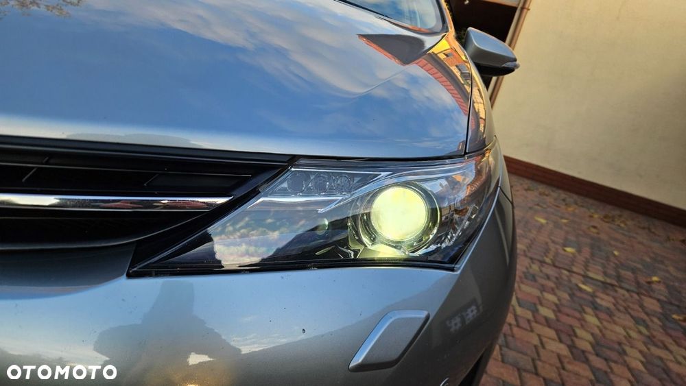 Toyota Auris 1.6 Valvematic Multidrive S Touring Sports Life - 13