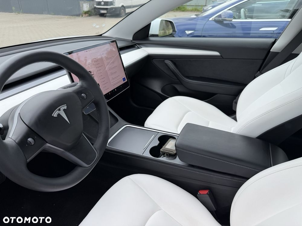 Tesla Model 3 - 13