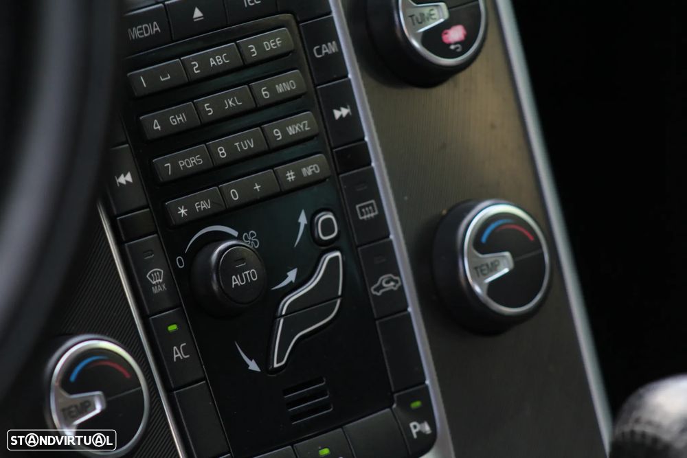 Volvo XC 60 2.0 D4 R-Design 139g Start/Stop - 33