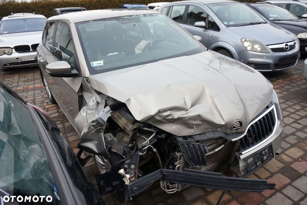 SKODA FABIA III NJ3 5D HB 2015 LF8H 1.0 12V CHYB 75KM QAE BEŻOWY na części - 7