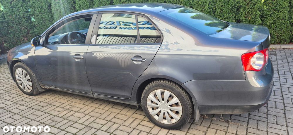 Volkswagen Jetta - 4