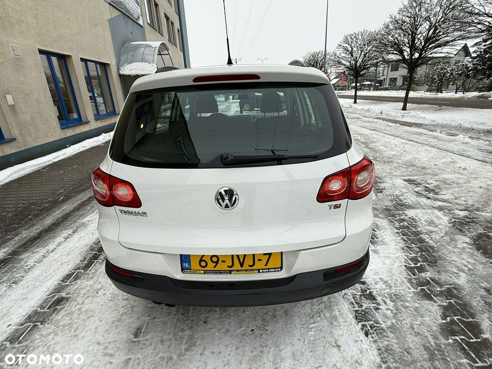 Volkswagen Tiguan - 11