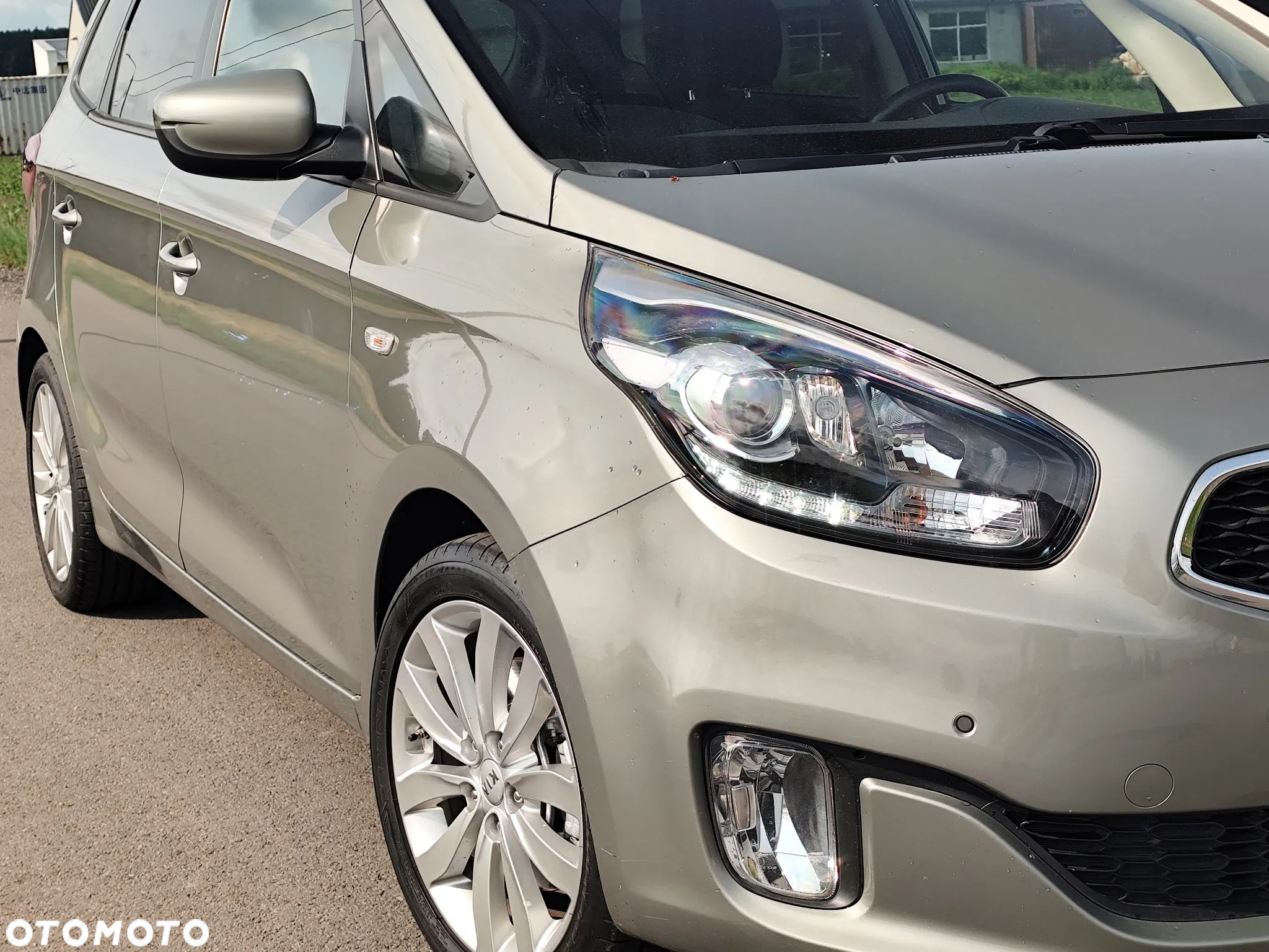Kia Carens 1.6 GDI Dream Team Edition - 12